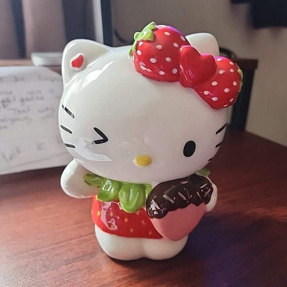 Hello KITTY Strawberry Ceramic Figurine - Picture 5 of 5